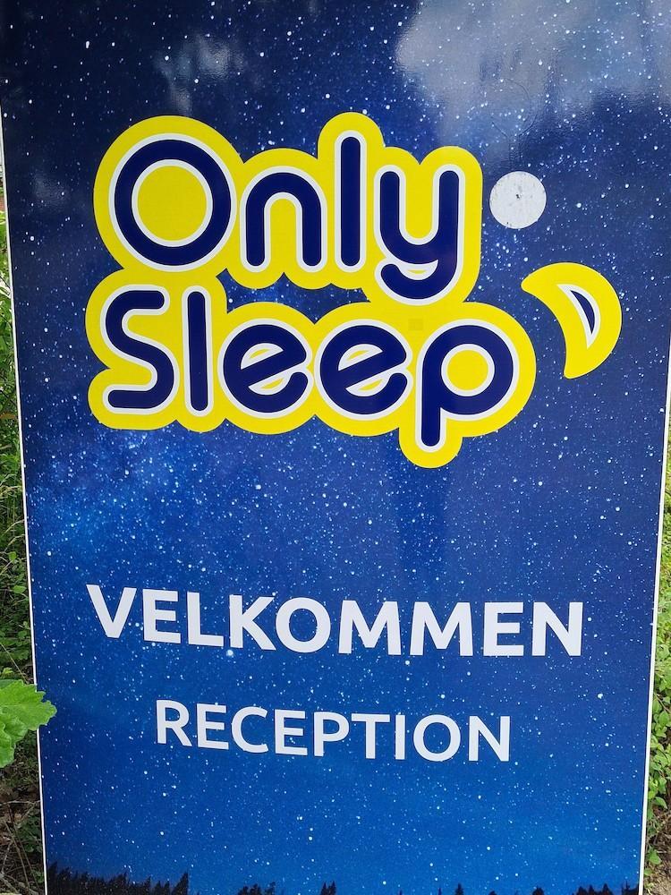 Onlysleep Trafikcenter 호텔 슬라겔스 외부 사진